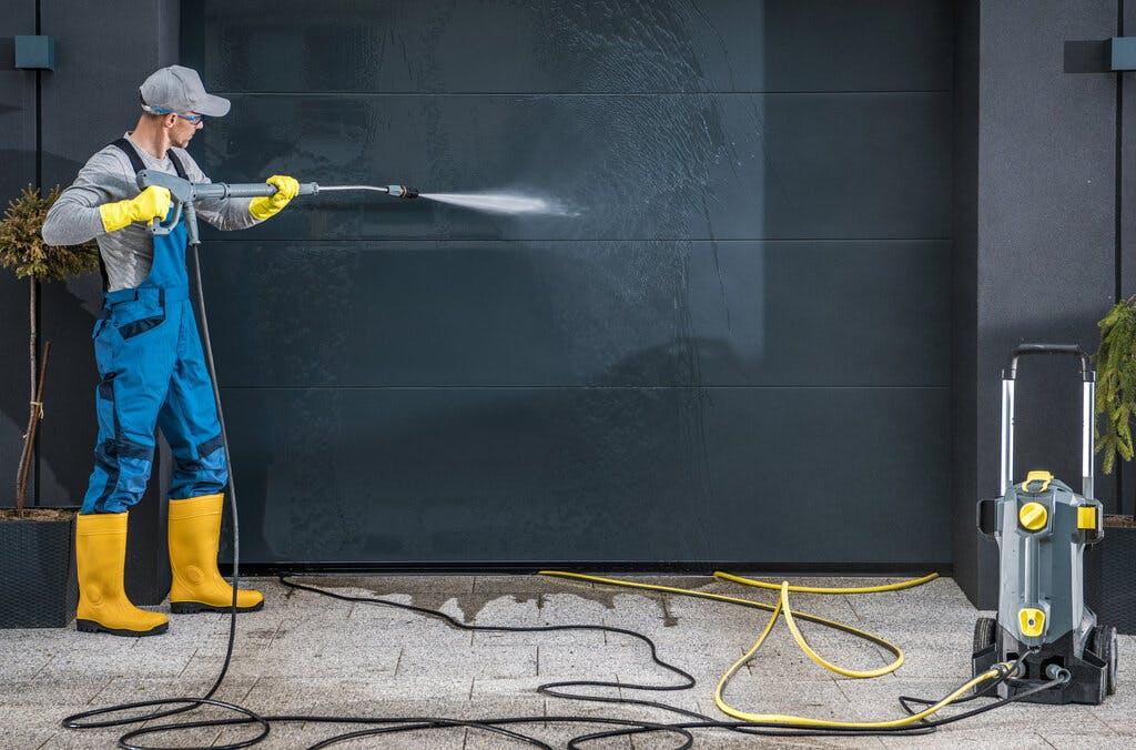 7 Benefits of Pressure Washing for Your House Siding